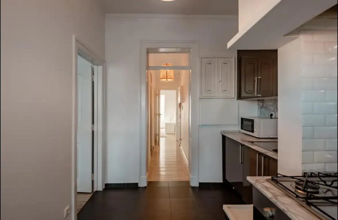 2 Bedroom Apartment With Great Transport Links To The Heart Of Lizbona